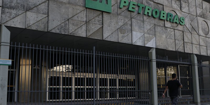 Petrobras reduz despesas com juros e encargos da dívida financeira