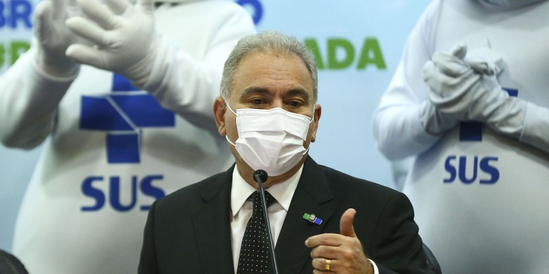 Covid-19: ministério reduz intervalo de reforço e amplia público