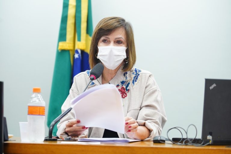 Projeto institui política para resgatar crianças e jovens fora da escola