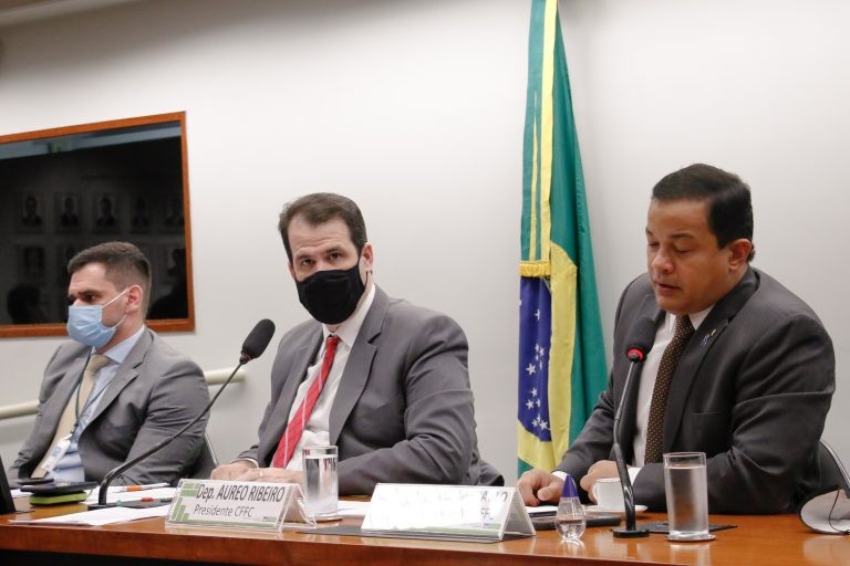 Comissão vai acompanhar ações de combate às fraudes no setor de combustíveis