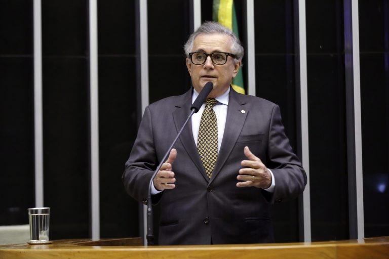 Projeto estabelece medidas para garantir preservação da água no País