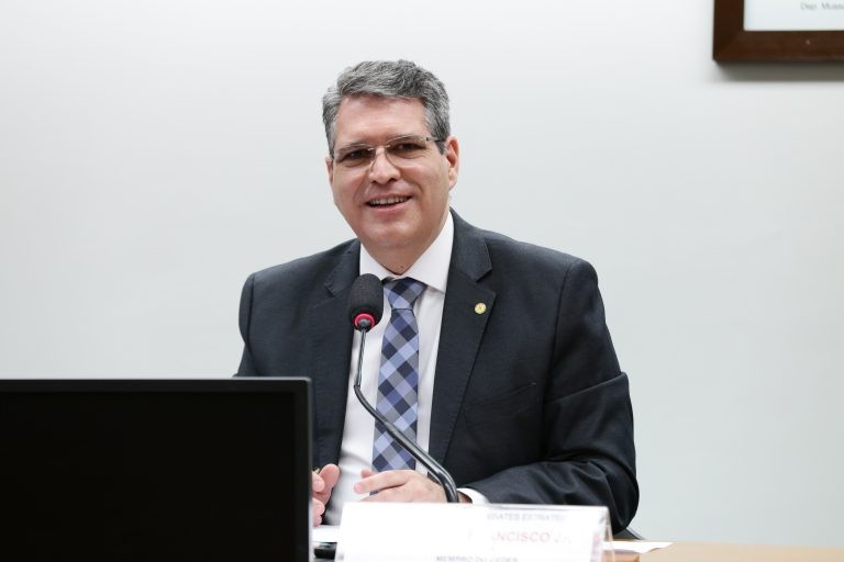 Proposta determina prioridade no atendimento de saúde para criança com deficiência ou doença crônica