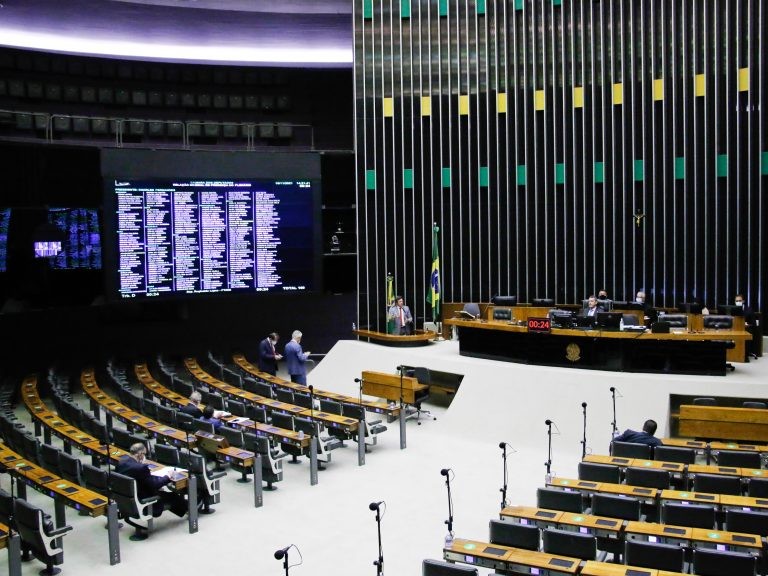 Relator conclui leitura de parecer sobre MP que cria Ministério do Trabalho; acompanhe