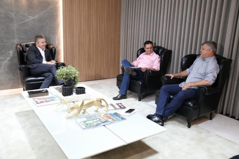 Governador e prefeito em exercício de Cuiabá discutem parcerias para obras