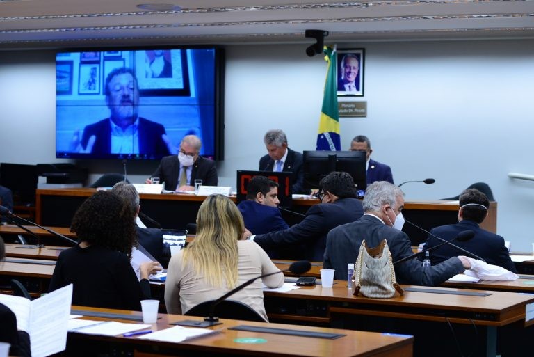 Falta de consenso marca debate sobre regulamentação de serviços por aplicativos