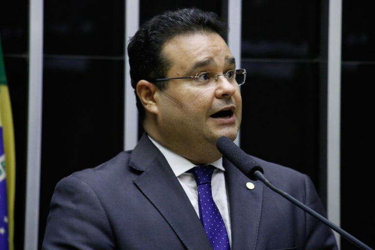 Comissão aprova política nacional de apoio aos cuidadores informais de idosos