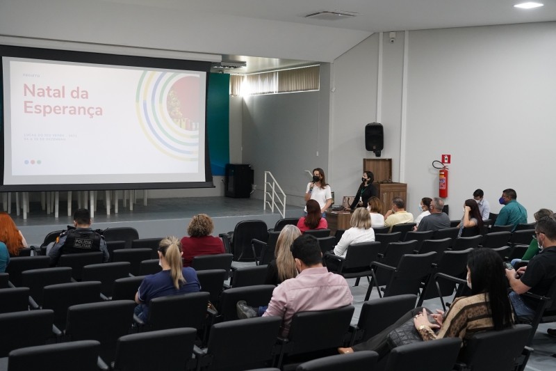 Prefeitura apresenta Campanha de Natal 2021 a empresários do município