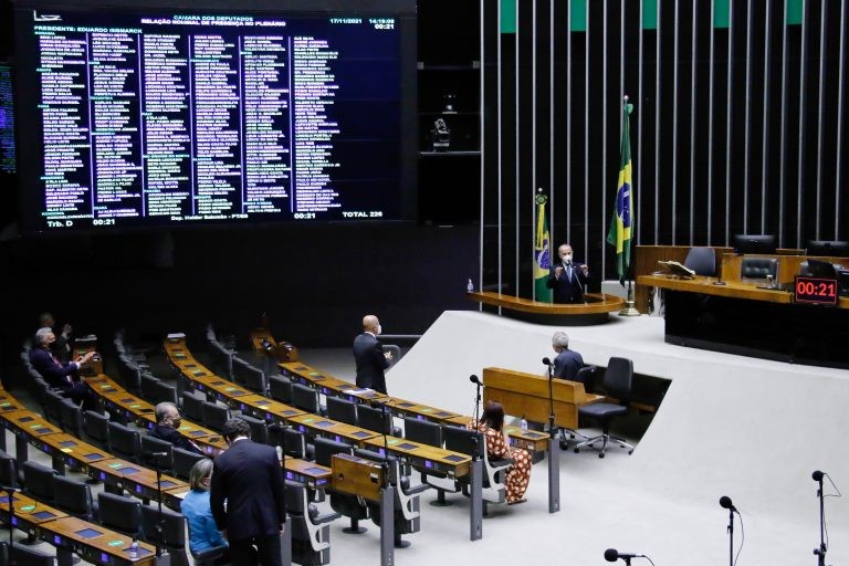 Câmara pode votar nesta quinta-feira pena maior para crime cometido em contexto de violência doméstica
