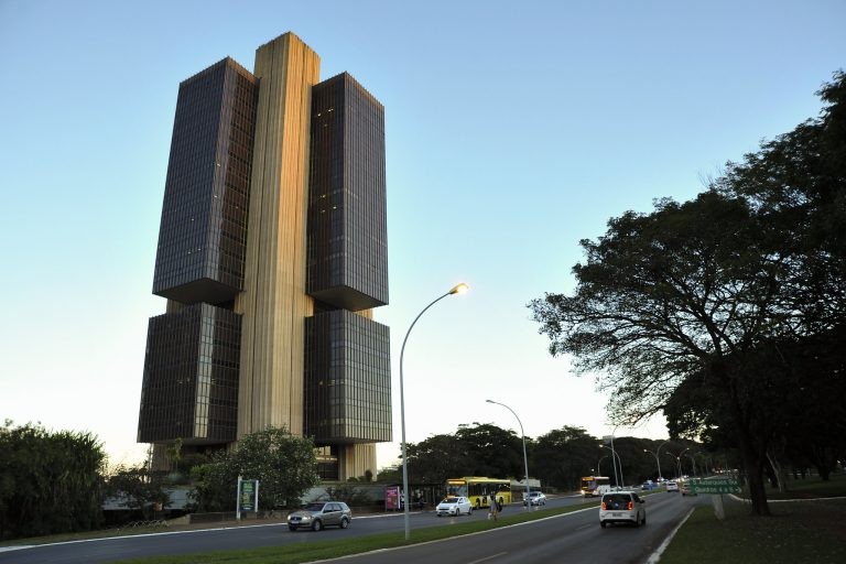 Aumento da dívida pública é tema de debate nesta quinta