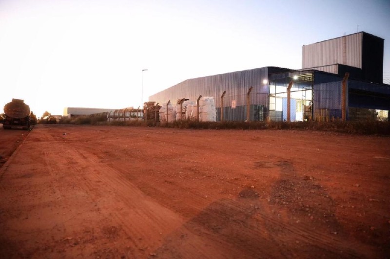 Governador assina ordem de serviço para pavimentação de ruas do Distrito Industrial de Cuiabá