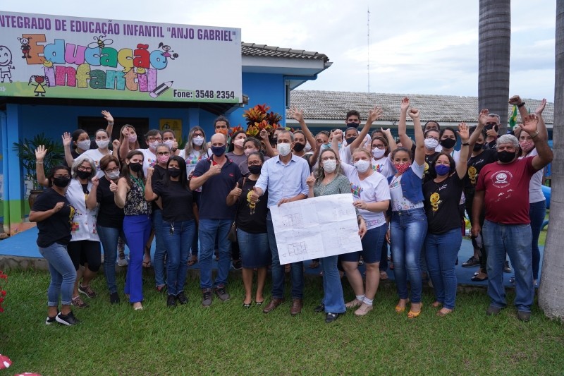 Prefeito Miguel Vaz anuncia a construção de refeitório no CEI Anjo Gabriel