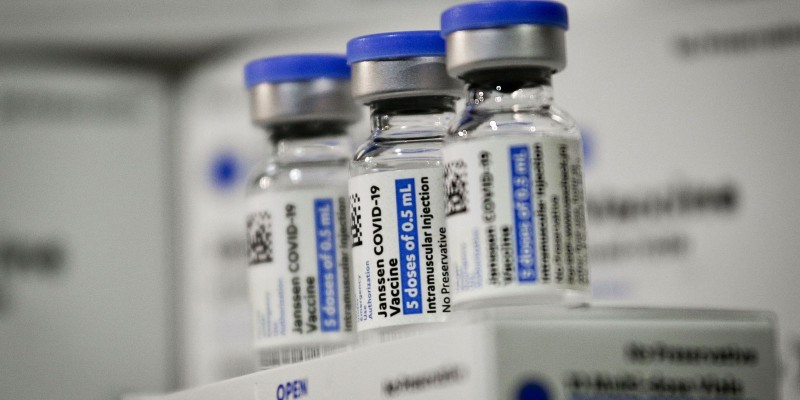 Brasil recebe 1 milhão de doses da vacina Janssen