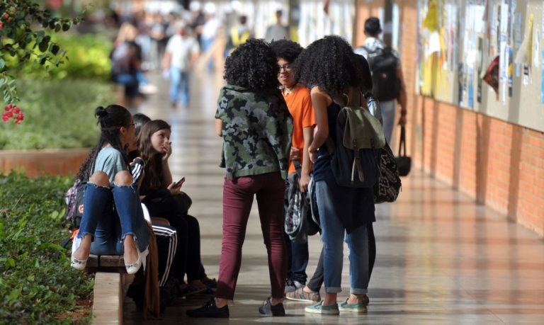 Comissão debate cultura educacional antirracista