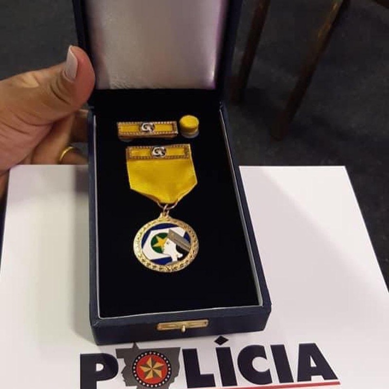 PM homenageia policiais militares femininas com medalhas