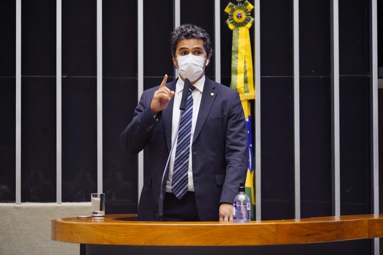Comissão rejeita projeto que prevê igualdade nas premiações entre homens e mulheres em competições