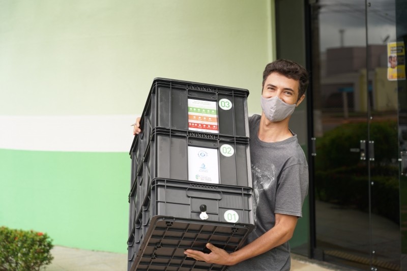 Famílias que receberam composteiras passam por capacitação