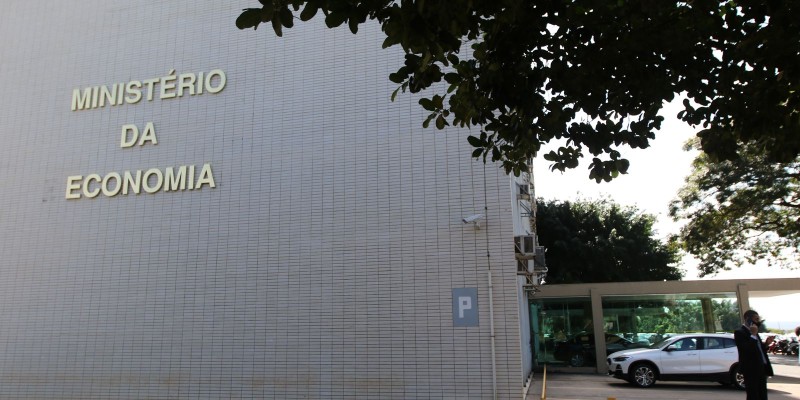 Governo reduz para R$ 95,8 bilhões previsão de déficit para 2022