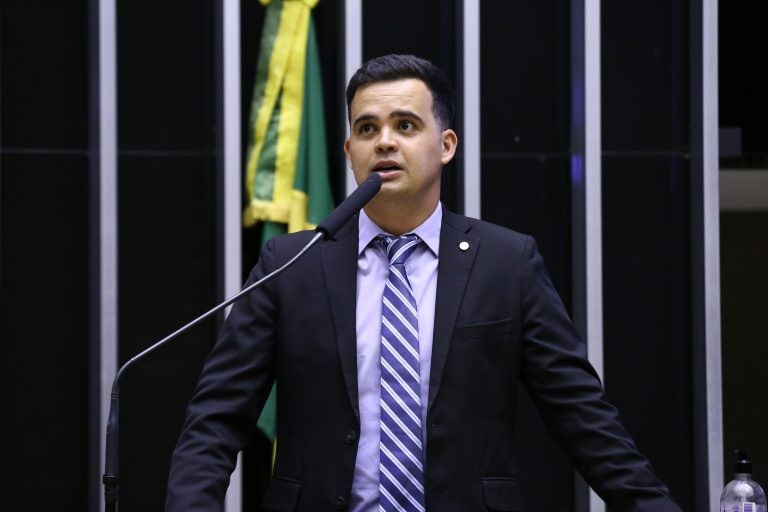 Comissão aprova proposta que regulamenta a gestão cívico-militar nas escolas públicas