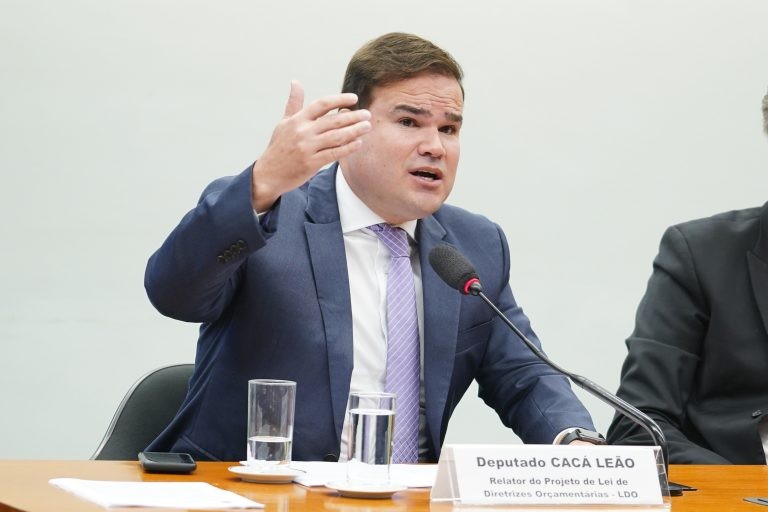 CCJ aprova admissibilidade de PEC que aumenta para 70 anos idade máxima de nomeação para tribunais