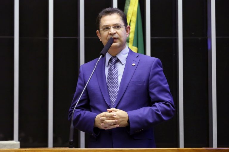 Comissão aprova proposta que prevê limpeza de salas de aula por alunos