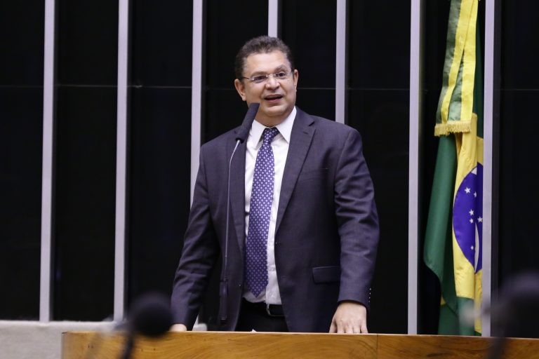 Comissão aprova apoio à capacitação de professores em programação computacional