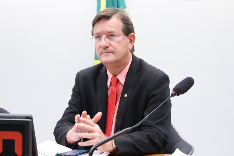 Comissão aprova percentual mínimo de professores efetivos em estados e municípios