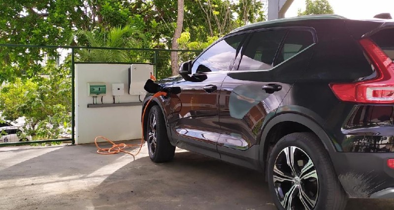 Eletroposto da Sema abastece dois veículos por dia sem custo aos condutores