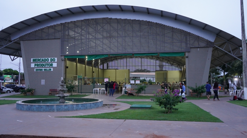 Prefeitura se reúne com feirantes para discutir melhorias no Mercado do Produtor