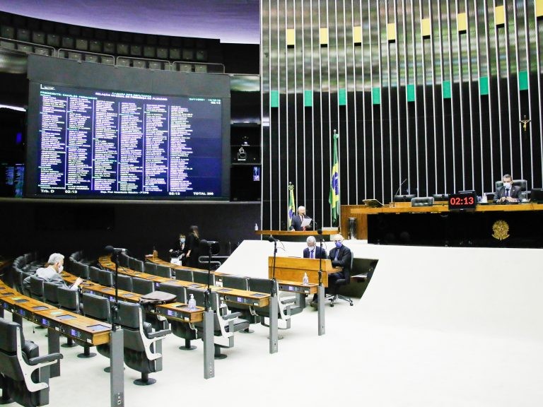 Deputados rejeitam emenda que detalhava universalidade no atendimento de comunidades terapêuticas; acompanhe