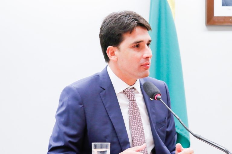 CCJ aprova atendimento prioritário a pessoas com mobilidade reduzida