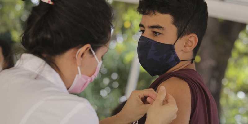 São Paulo começa a vacinar adolescentes nas escolas nesta quinta-feira