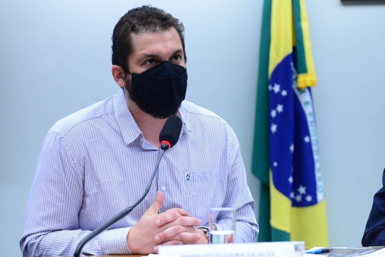 Setor automotivo critica política industrial brasileira em debate na Câmara