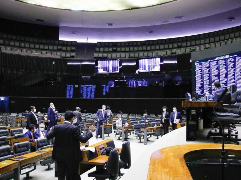 Câmara conclui votação de MP do programa Auxílio Brasil; acompanhe