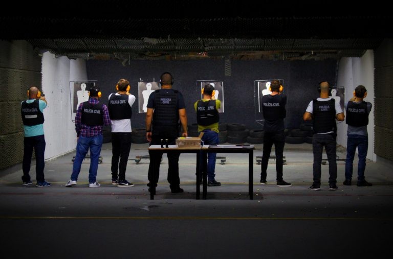 Comissão debate proposta que libera a publicidade de armas de fogo