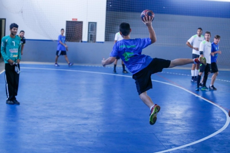 Festival de Esportivo promovido pela Prefeitura reúne equipes do Handebol