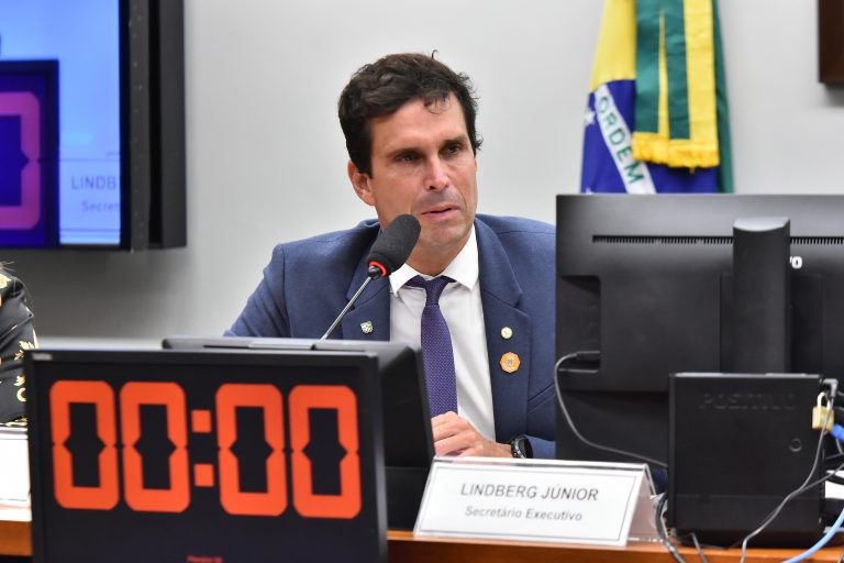 Comissão aprova projeto que obriga escolas a fazer duas reuniões com os pais por semestre