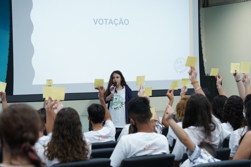 Alunos da Eça de Queirós realizam atividade prática que fomenta o cooperativismo