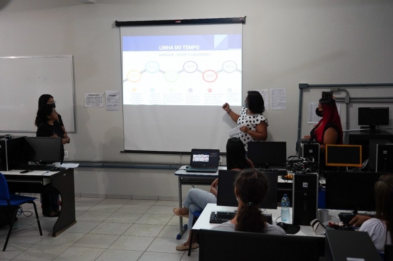 Acadêmicos da UAB/UFMT apresentam cases relacionados às políticas públicas