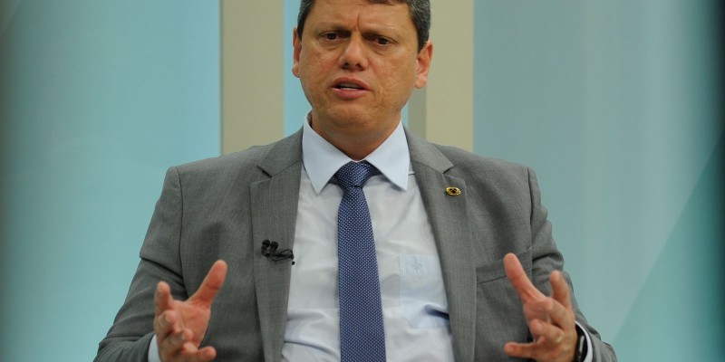 Concessões devem dobrar ferrovias no país em 15 anos, diz ministro