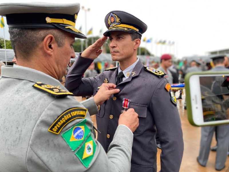Comandante-geral da PMMT é homenageado com medalha Mérito da Força Nacional