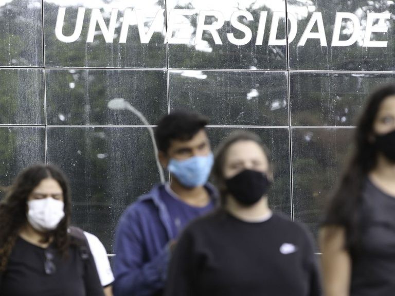 Tesouro promete R$ 4,5 bilhões para Educação após aprovação da PEC dos Precatórios