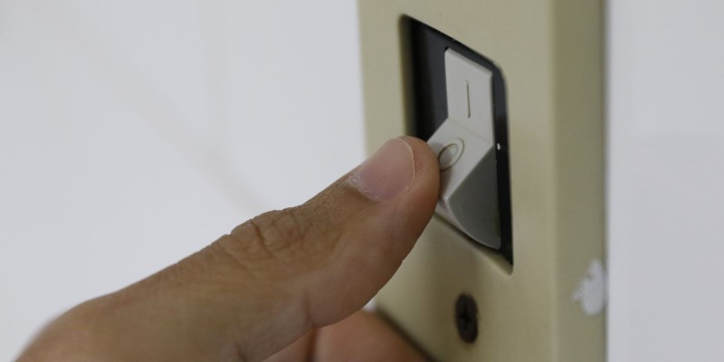Famílias de baixa renda terão redução automática na conta de luz