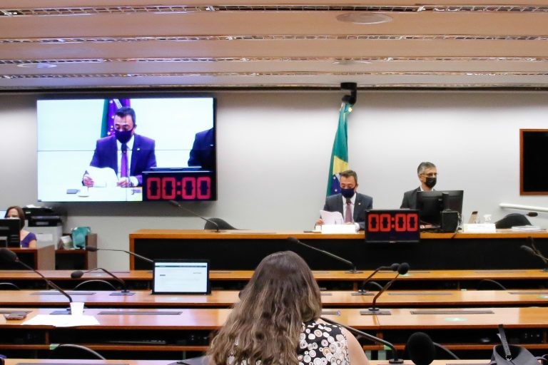 Relator anuncia voto contra projeto que libera a propaganda de armas de fogo