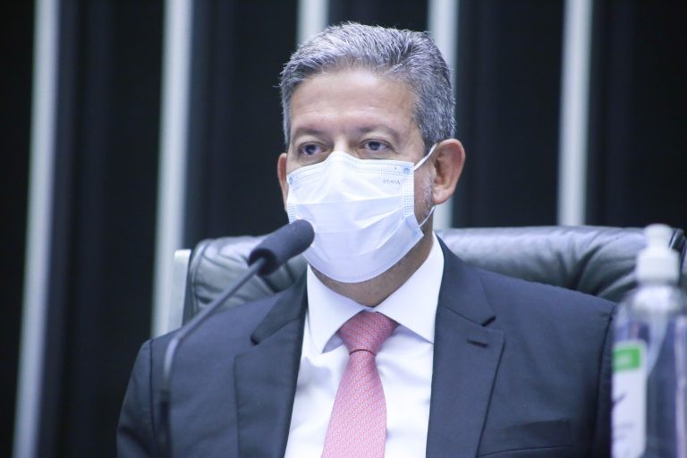 Lira admite discutir com líderes votação da jornada de 30 horas para profissionais de enfermagem