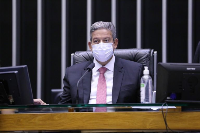 Lira elogia aprovação de projeto que tipifica injúria racial em locais públicos