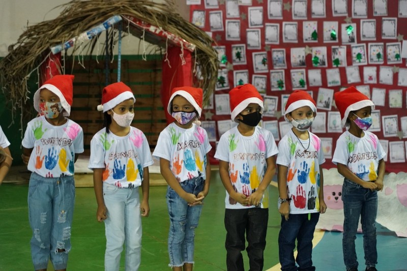Alunos da Escola Municipal Cecília Meireles realizam Cantata de Natal