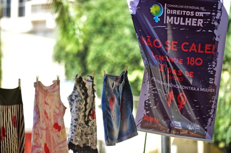 Conselho Estadual dos Direitos da Mulher realiza ato de protesto em prol das vítimas de feminicídio