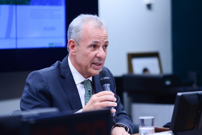 Ministros defendem legalidade de leilão para exploração de petróleo perto de Fernando de Noronha