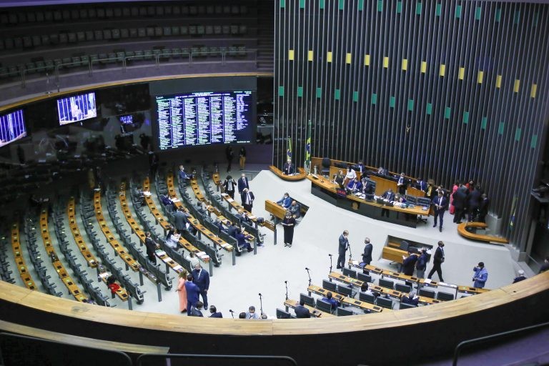 Câmara aprova urgência para projeto que inscreve o nome do campeão olímpico em Livro dos Heróis da Pátria
