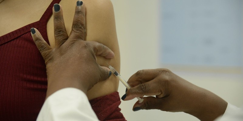 Covid-19: 90% dos adultos brasileiros já tomaram a 1ª dose da vacina